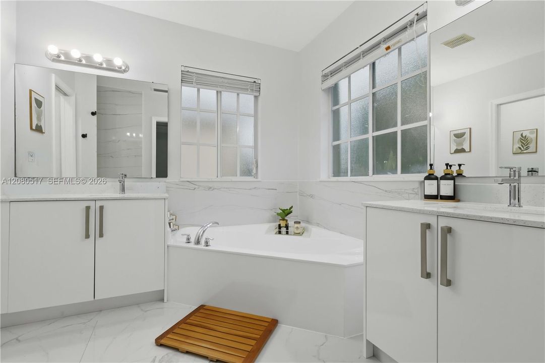 For Sale: $625,000 (4 beds, 2 baths, 2799 Square Feet)