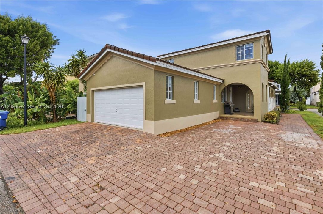 For Sale: $625,000 (4 beds, 2 baths, 2799 Square Feet)