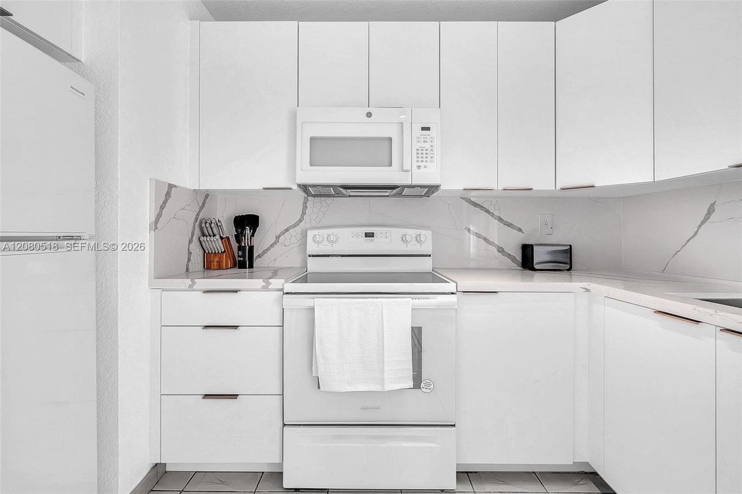 For Rent: $2,700 (3 beds, 2 baths, 1063 Square Feet)