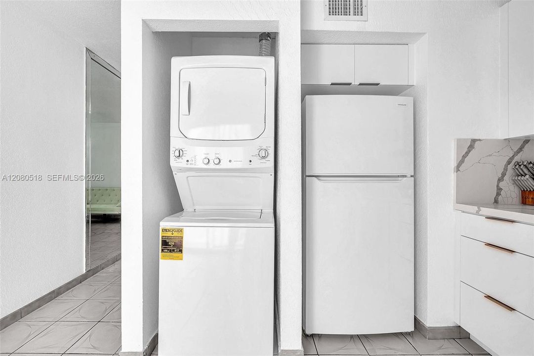 For Rent: $2,700 (3 beds, 2 baths, 1063 Square Feet)