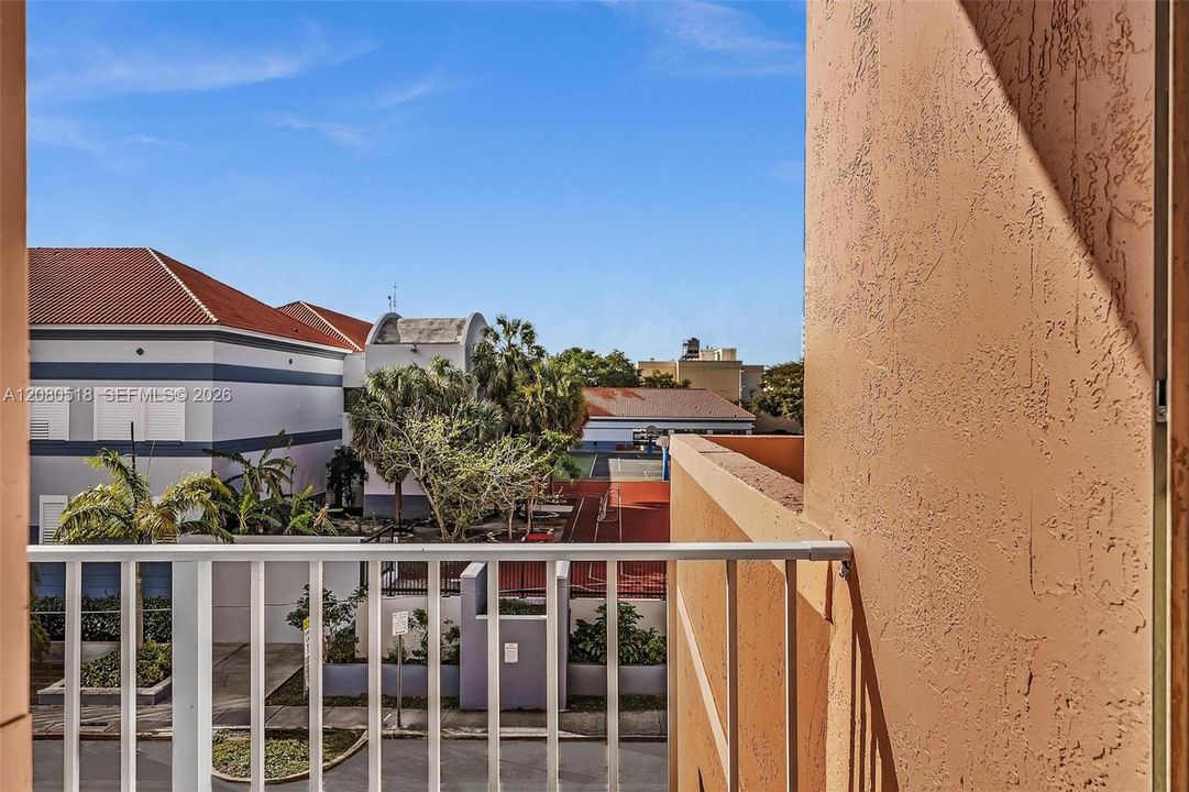 For Rent: $2,700 (3 beds, 2 baths, 1063 Square Feet)