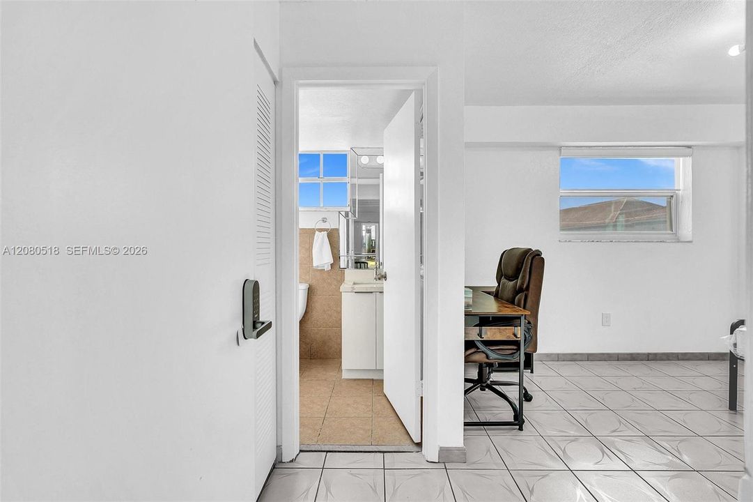 For Rent: $2,700 (3 beds, 2 baths, 1063 Square Feet)