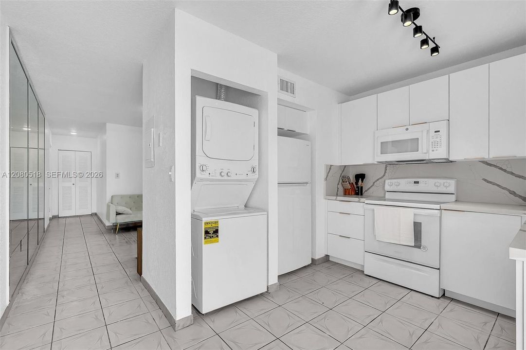 For Rent: $2,700 (3 beds, 2 baths, 1063 Square Feet)