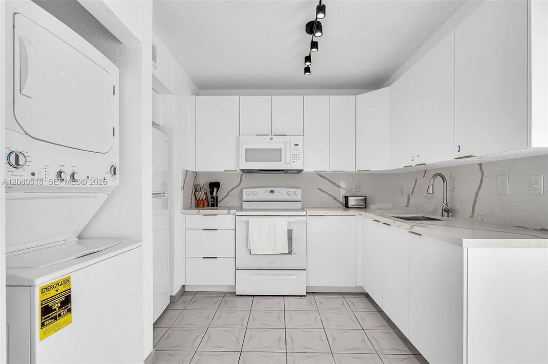 For Rent: $2,700 (3 beds, 2 baths, 1063 Square Feet)