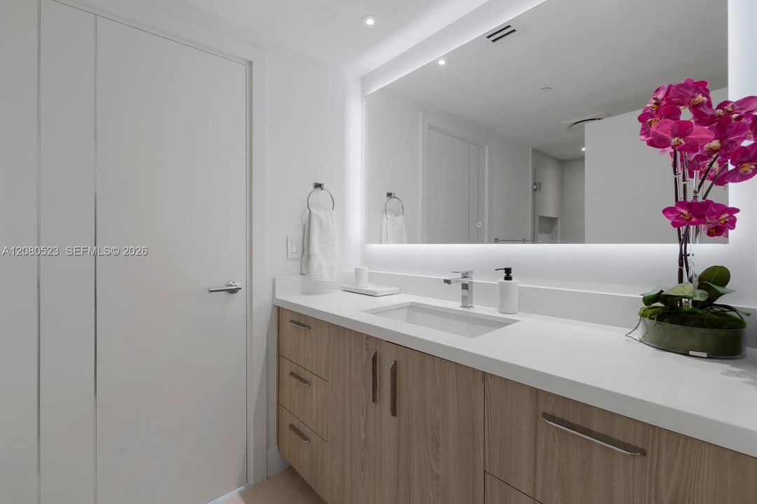 For Rent: $17,500 (2 beds, 2 baths, 1750 Square Feet)