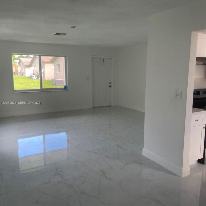 В аренду: $2,200 (2 спален, 2 ванн, 1250 Квадратных фут)