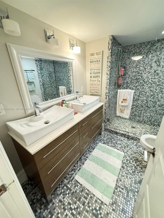 For Rent: $4,900 (2 beds, 2 baths, 1596 Square Feet)