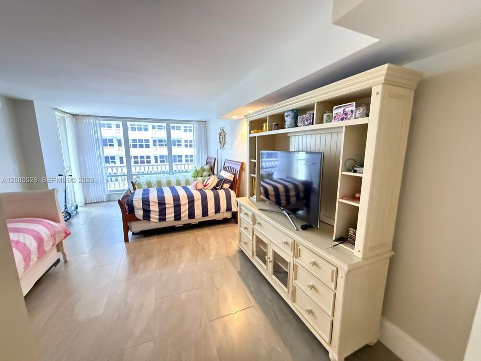 For Rent: $4,900 (2 beds, 2 baths, 1596 Square Feet)