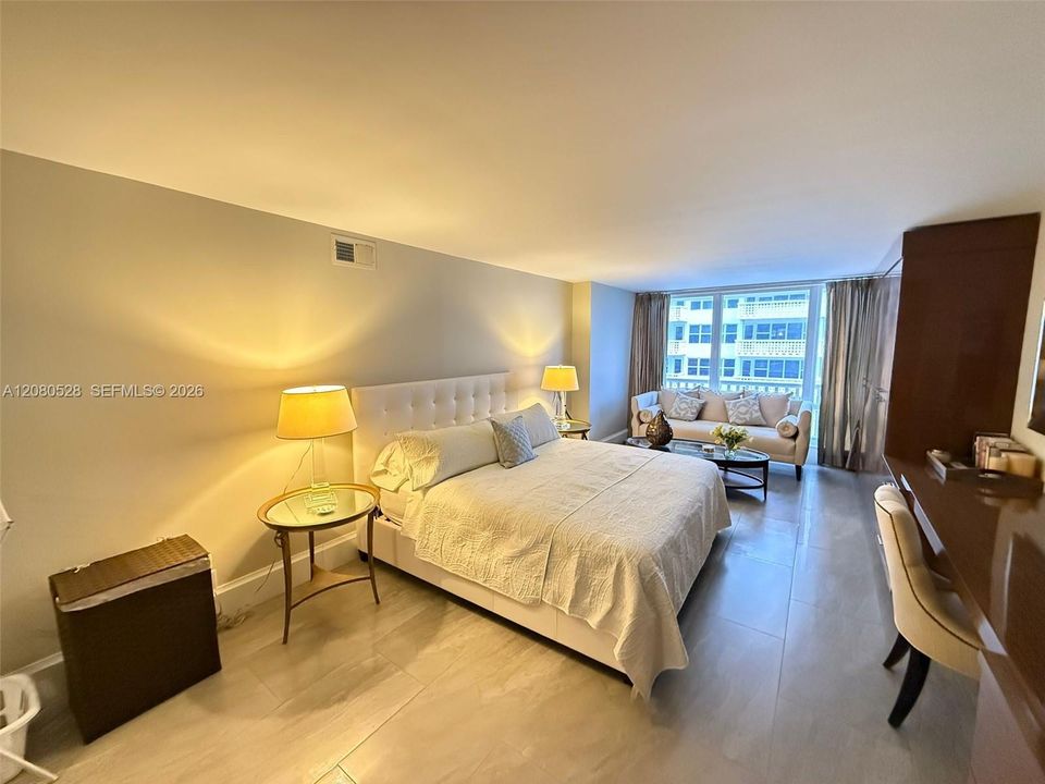 For Rent: $4,900 (2 beds, 2 baths, 1596 Square Feet)