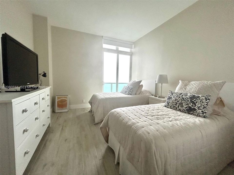 В аренду: $4,100 (2 спален, 2 ванн, 1357 Квадратных фут)