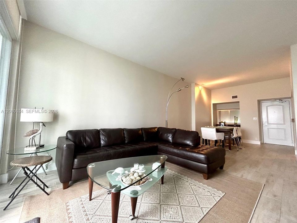В аренду: $4,100 (2 спален, 2 ванн, 1357 Квадратных фут)