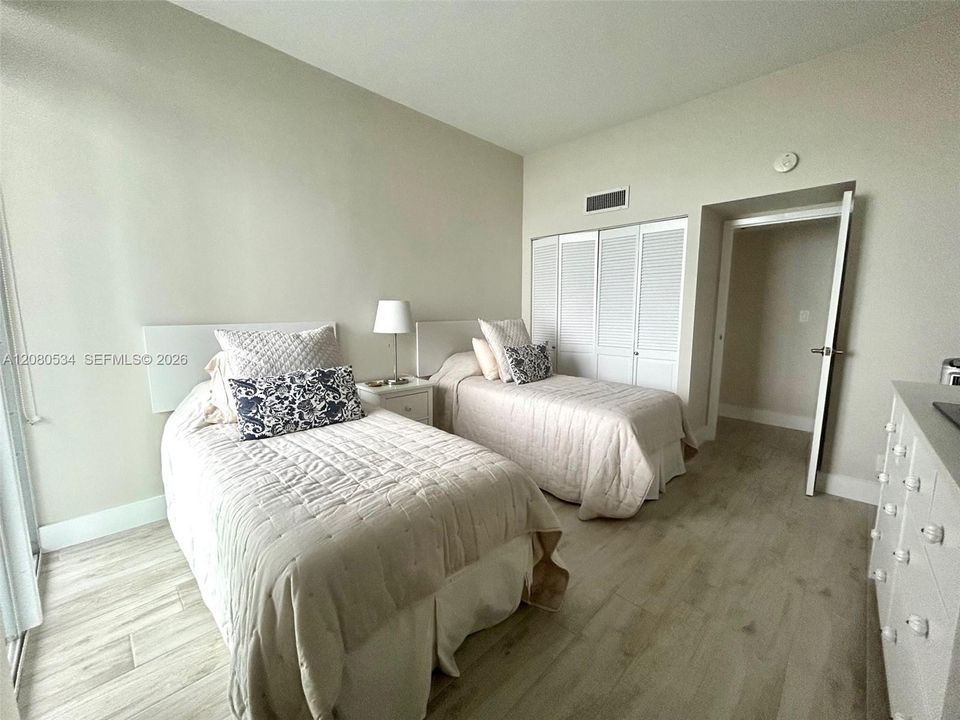 В аренду: $4,100 (2 спален, 2 ванн, 1357 Квадратных фут)