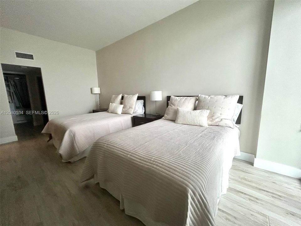 В аренду: $4,100 (2 спален, 2 ванн, 1357 Квадратных фут)