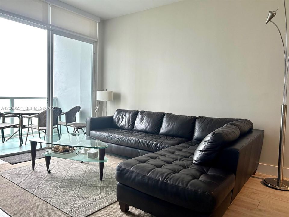 В аренду: $4,100 (2 спален, 2 ванн, 1357 Квадратных фут)