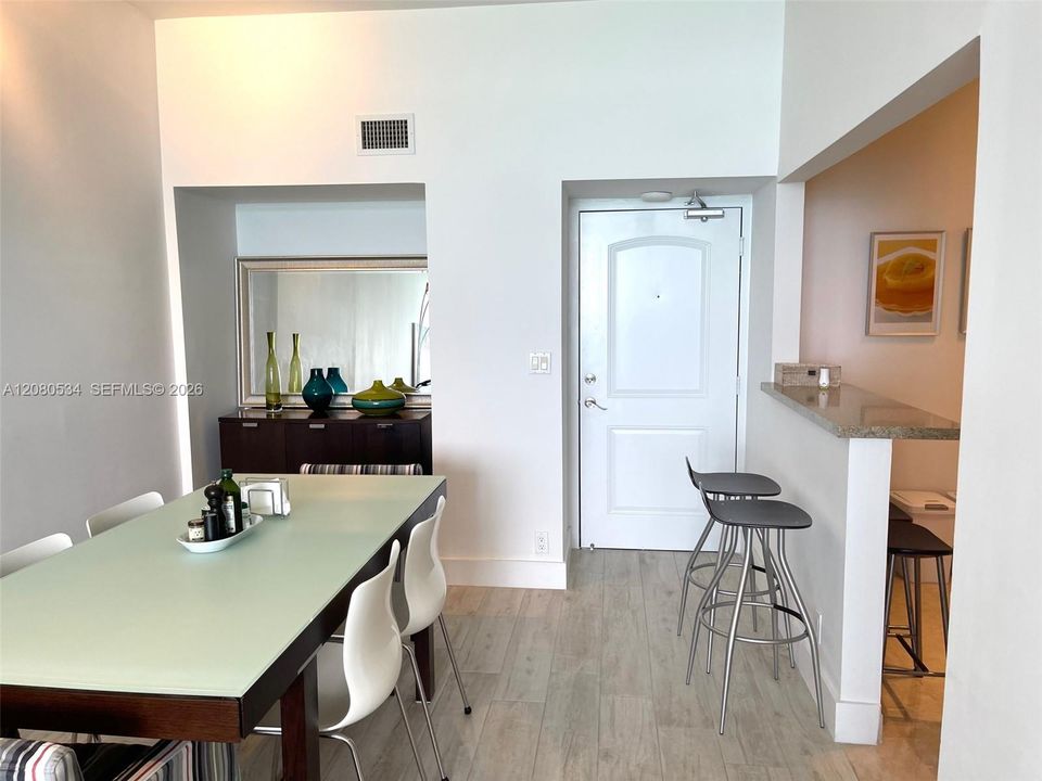 В аренду: $4,100 (2 спален, 2 ванн, 1357 Квадратных фут)