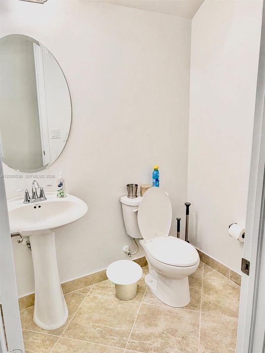 For Rent: $3,000 (3 beds, 2 baths, 1806 Square Feet)