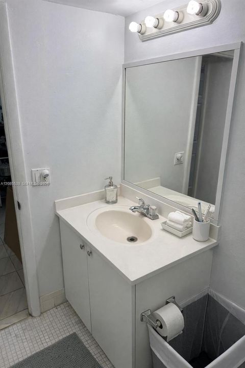На продажу: $10,000 (2 спален, 2 ванн, 960 Квадратных фут)