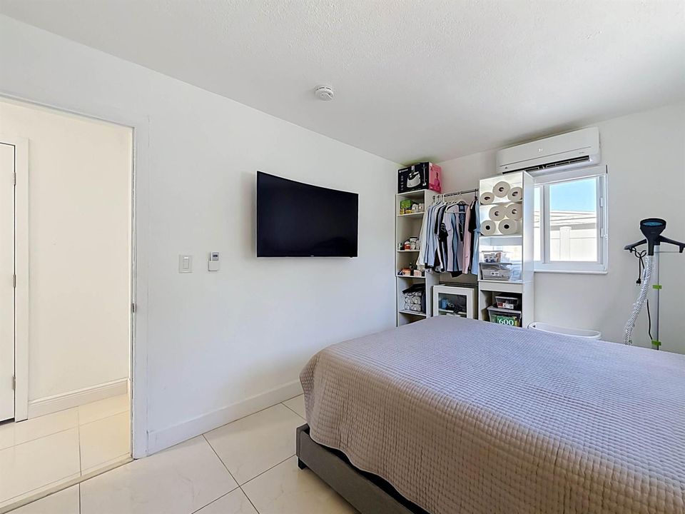 6135 NW 24th Court-26