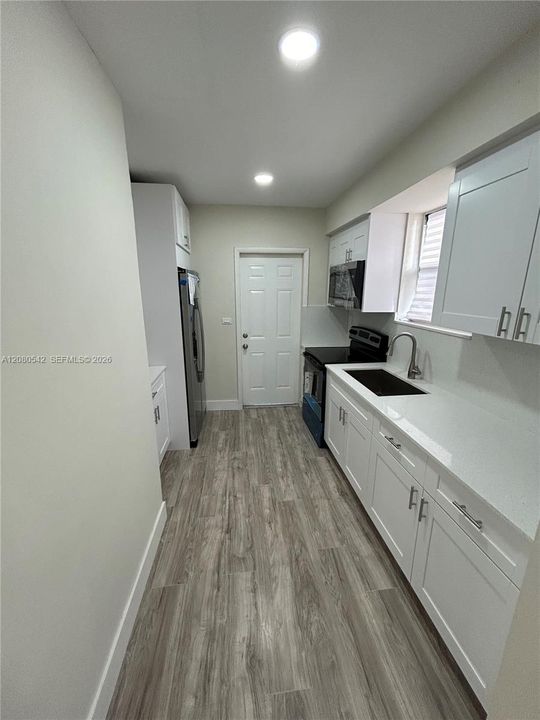 For Sale: $449,900 (3 beds, 1 baths, 925 Square Feet)
