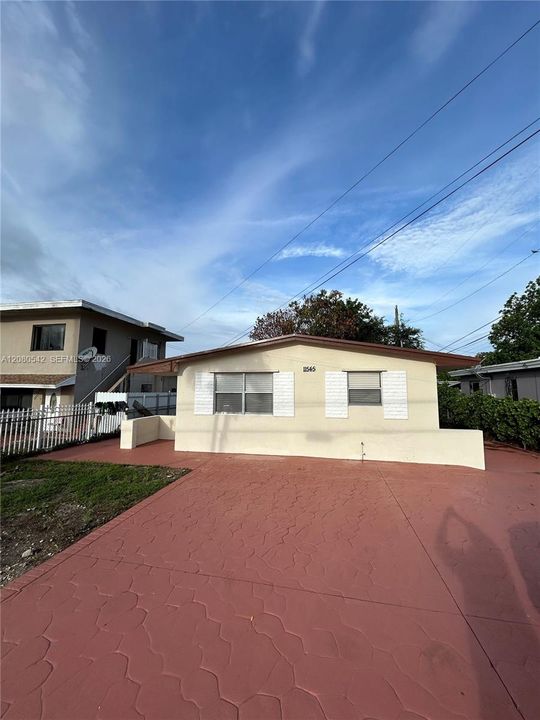 For Sale: $449,900 (3 beds, 1 baths, 925 Square Feet)