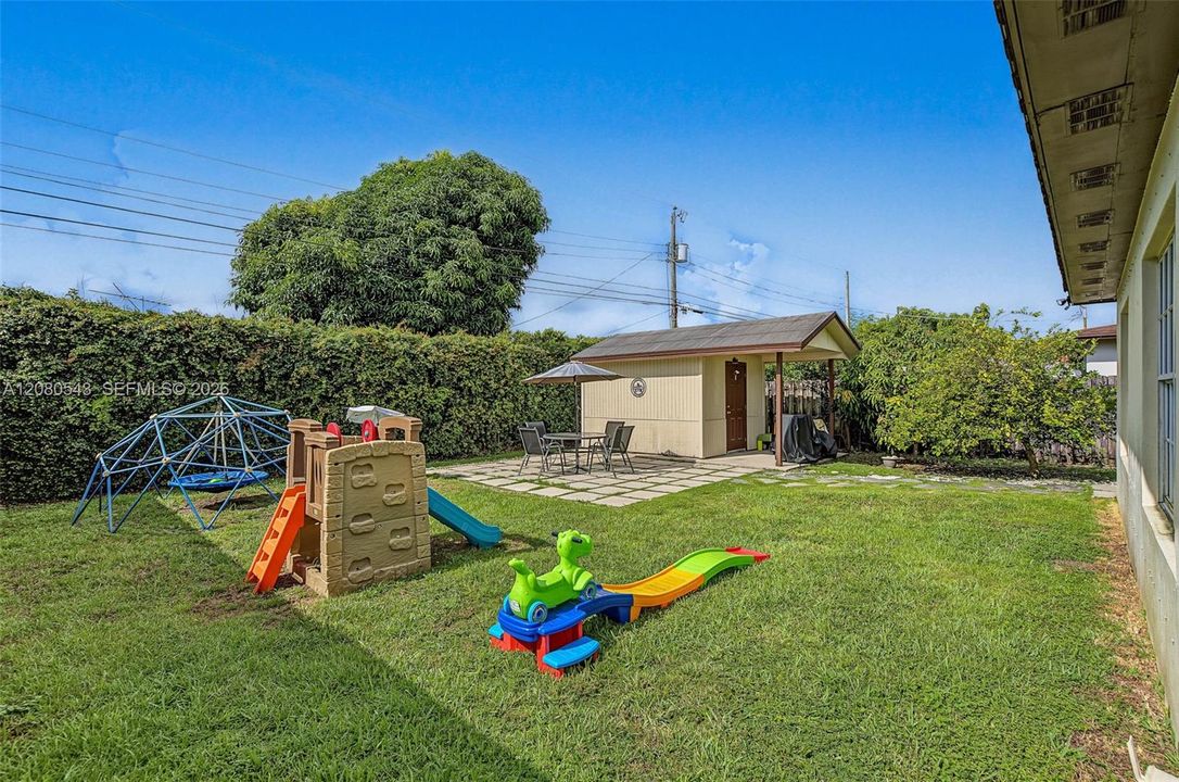 En Venta: $699,999 (3 camas, 2 baños, 1229 Pies cuadrados)