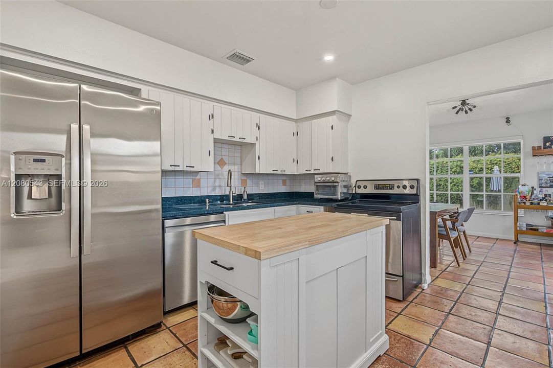 En Venta: $699,999 (3 camas, 2 baños, 1229 Pies cuadrados)