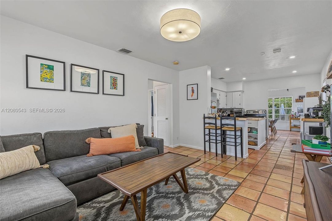 En Venta: $699,999 (3 camas, 2 baños, 1229 Pies cuadrados)