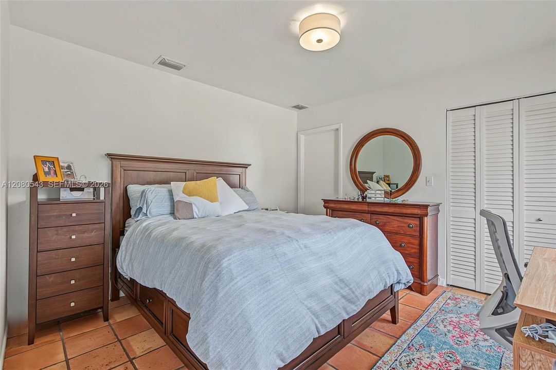 En Venta: $699,999 (3 camas, 2 baños, 1229 Pies cuadrados)