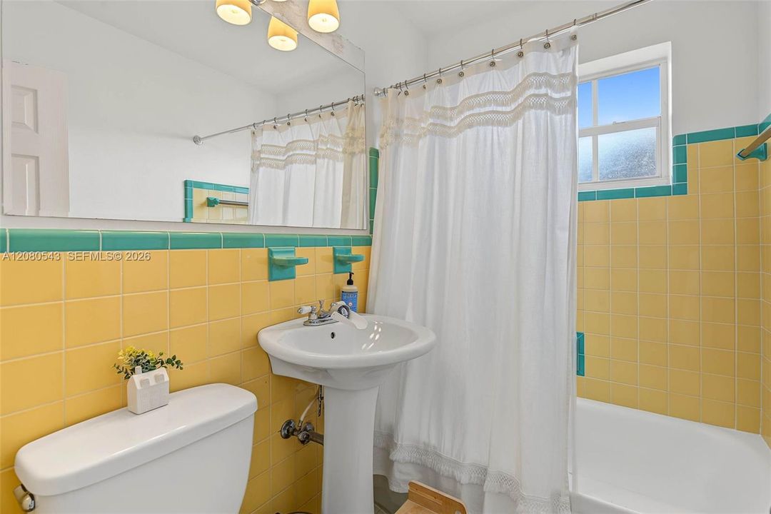 En Venta: $699,999 (3 camas, 2 baños, 1229 Pies cuadrados)