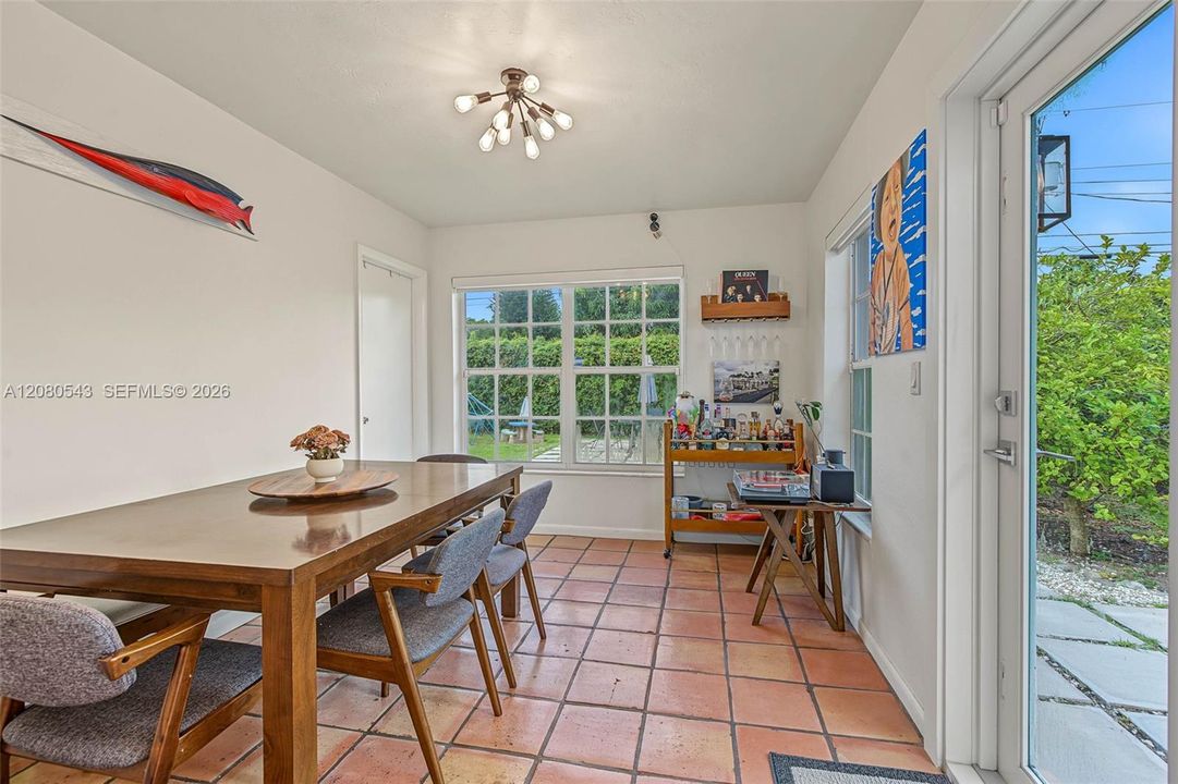 En Venta: $699,999 (3 camas, 2 baños, 1229 Pies cuadrados)