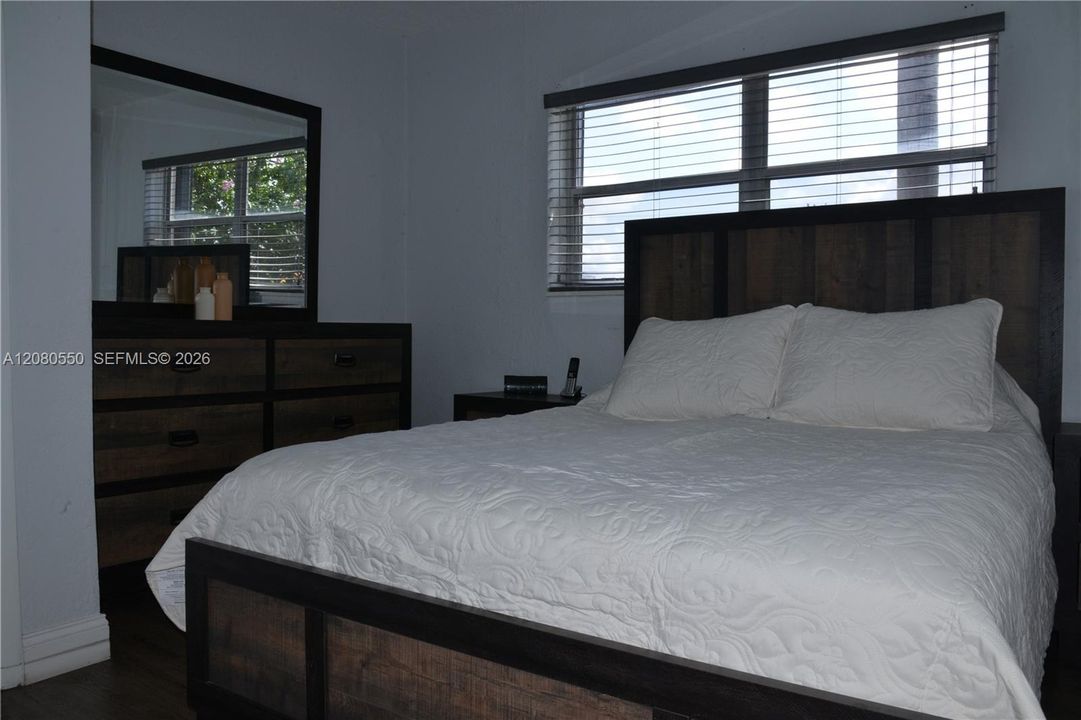 For Sale: $549,900 (3 beds, 2 baths, 850 Square Feet)