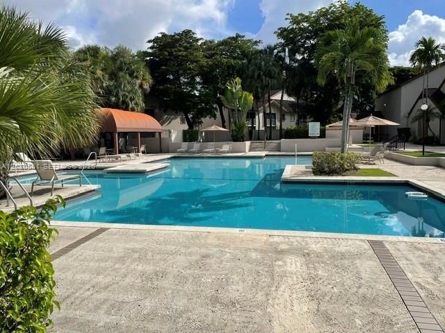For Rent: $1,700 (1 beds, 1 baths, 862 Square Feet)