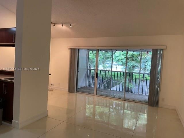 For Rent: $1,700 (1 beds, 1 baths, 862 Square Feet)