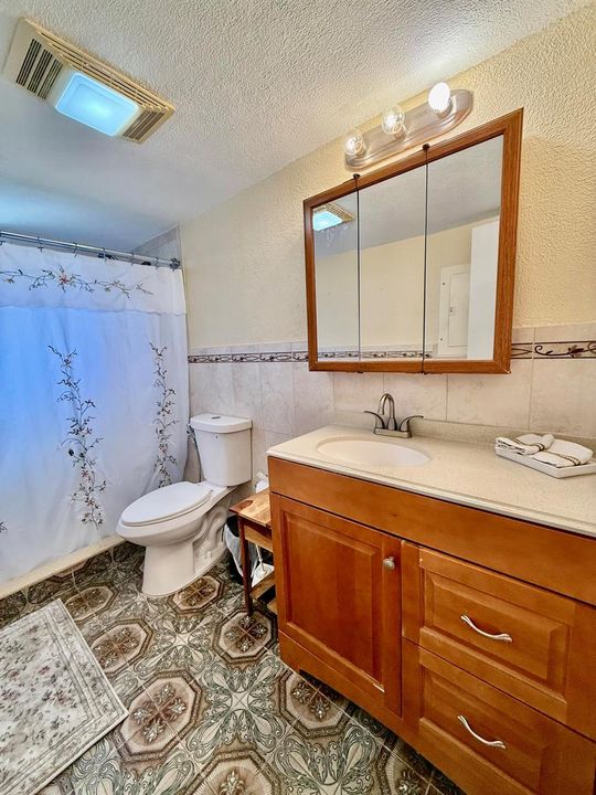 810 E 28 St Bathroom 2