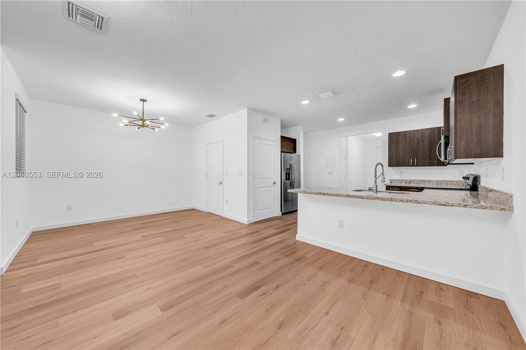 For Sale: $345,000 (3 beds, 2 baths, 1731 Square Feet)