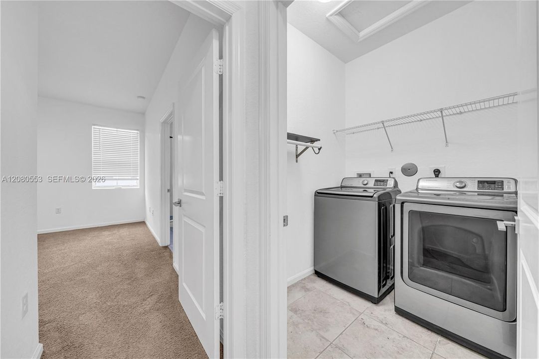 For Sale: $345,000 (3 beds, 2 baths, 1731 Square Feet)