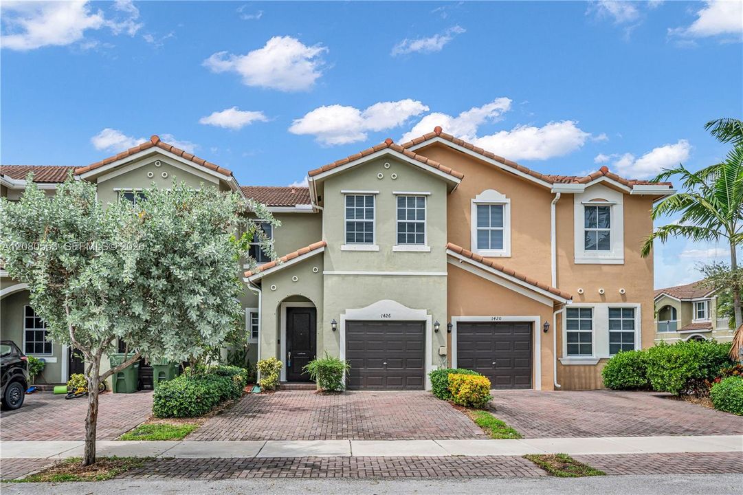 For Sale: $345,000 (3 beds, 2 baths, 1731 Square Feet)