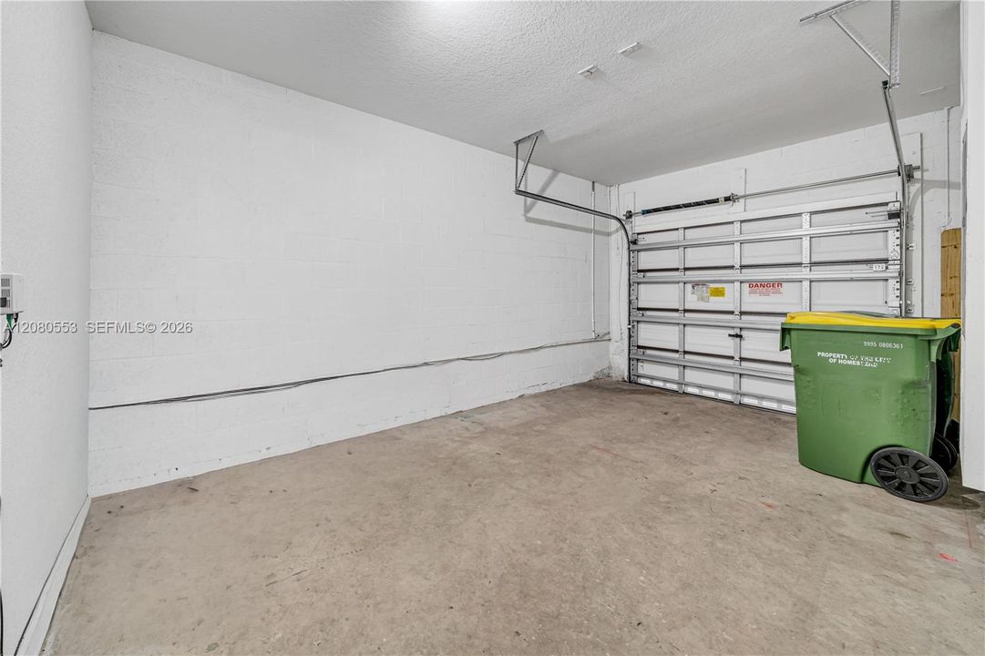 For Sale: $345,000 (3 beds, 2 baths, 1731 Square Feet)