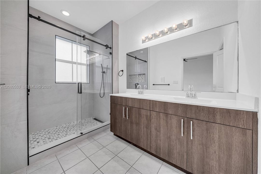 For Sale: $345,000 (3 beds, 2 baths, 1731 Square Feet)