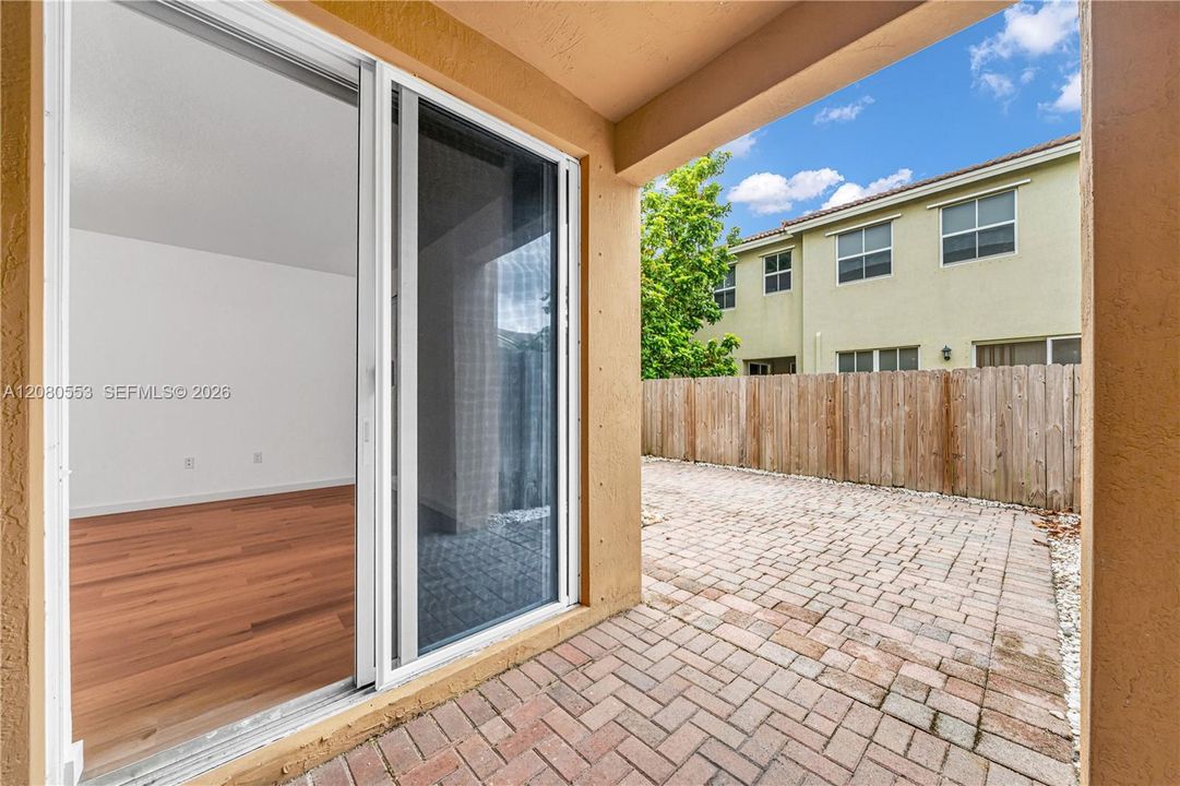 For Sale: $345,000 (3 beds, 2 baths, 1731 Square Feet)
