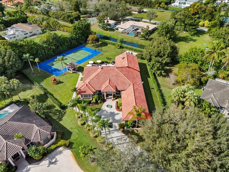 На продажу: $2,590,000 (6 спален, 4 ванн, 4298 Квадратных фут)