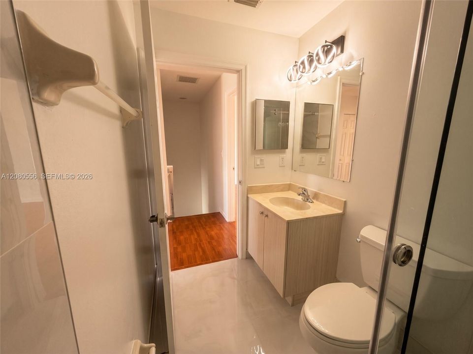 В аренду: $2,700 (3 спален, 2 ванн, 1309 Квадратных фут)