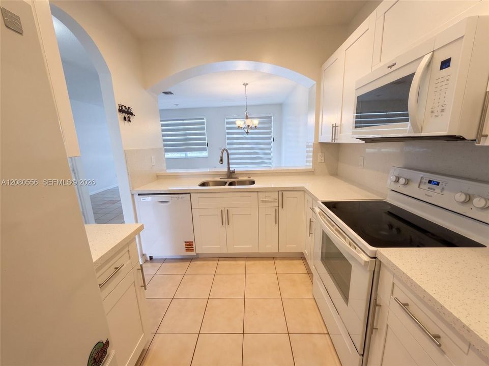 В аренду: $2,700 (3 спален, 2 ванн, 1309 Квадратных фут)