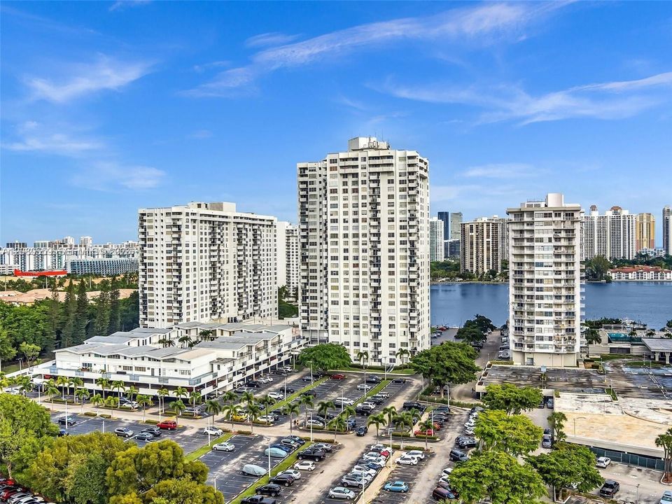 В аренду: $2,600 (2 спален, 2 ванн, 1300 Квадратных фут)