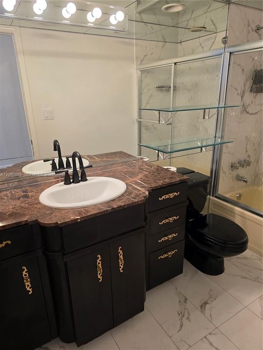 MASTER BATH WITH TUB