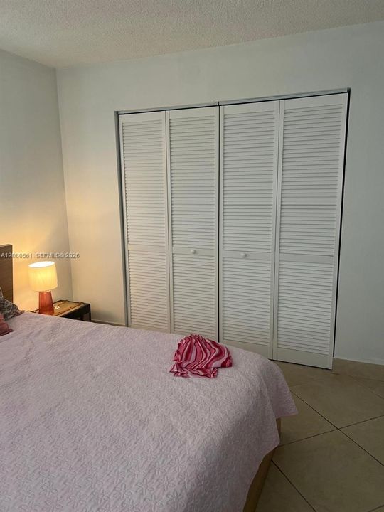 For Rent: $2,300 (2 beds, 1 baths, 910 Square Feet)