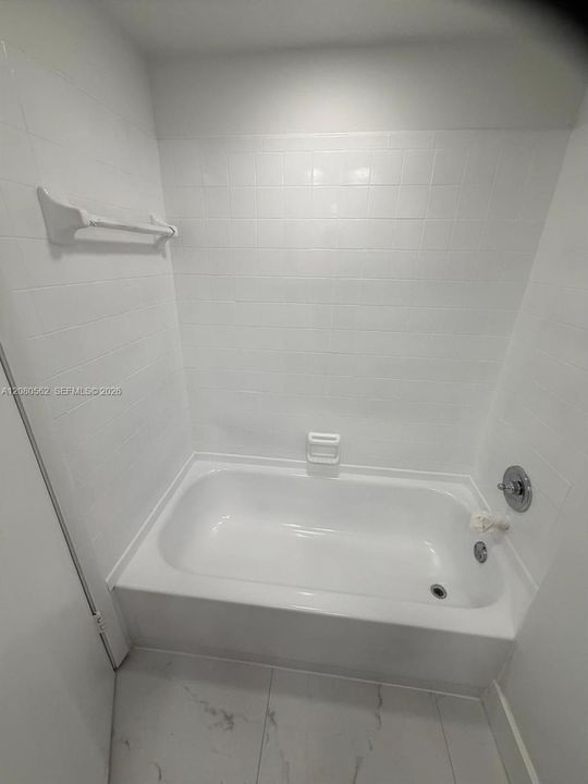 For Rent: $1,825 (2 beds, 2 baths, 820 Square Feet)