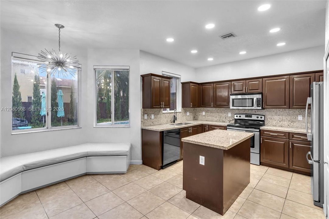 For Sale: $675,000 (4 beds, 3 baths, 2578 Square Feet)