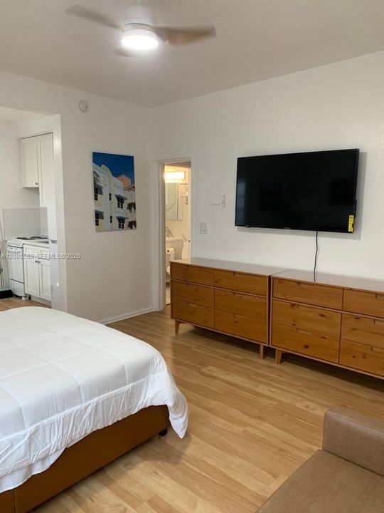 For Rent: $1,950 (1 beds, 1 baths, 500 Square Feet)