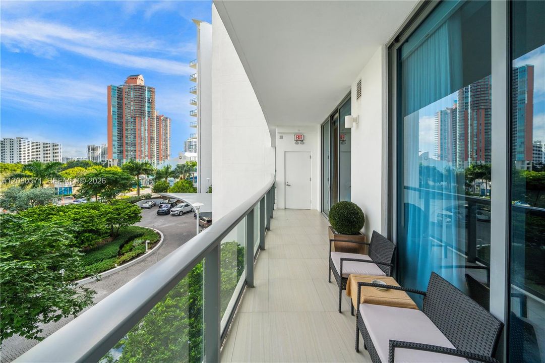 For Sale: $2,400,000 (3 beds, 4 baths, 2559 Square Feet)